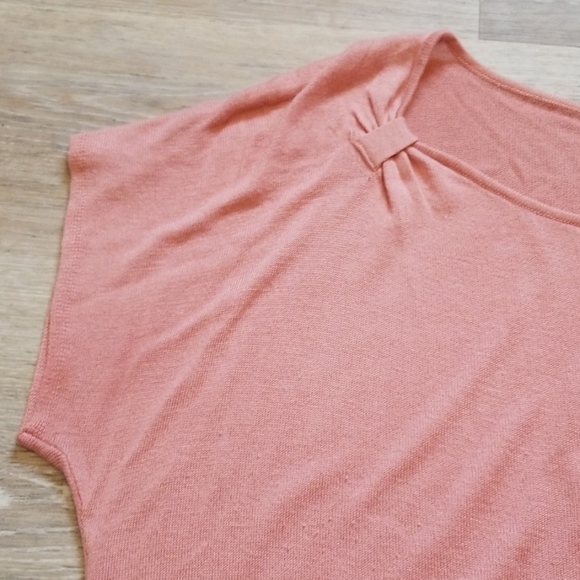 ⬇️Sale!⬇️ H&M Dusty Pink Knit Top - Picture 2 of 4